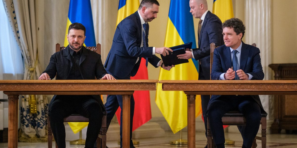 Întâlnirea dintre producători de drone din Ucraina și companii românești, organizată recent la București, a fost catalogată drept un „matchmaking eșuat” de surse politice, sugerând că programul de investiții comune de 200 de milioane de euro în producția de drone ar putea fi deja direcționat către anumite companii