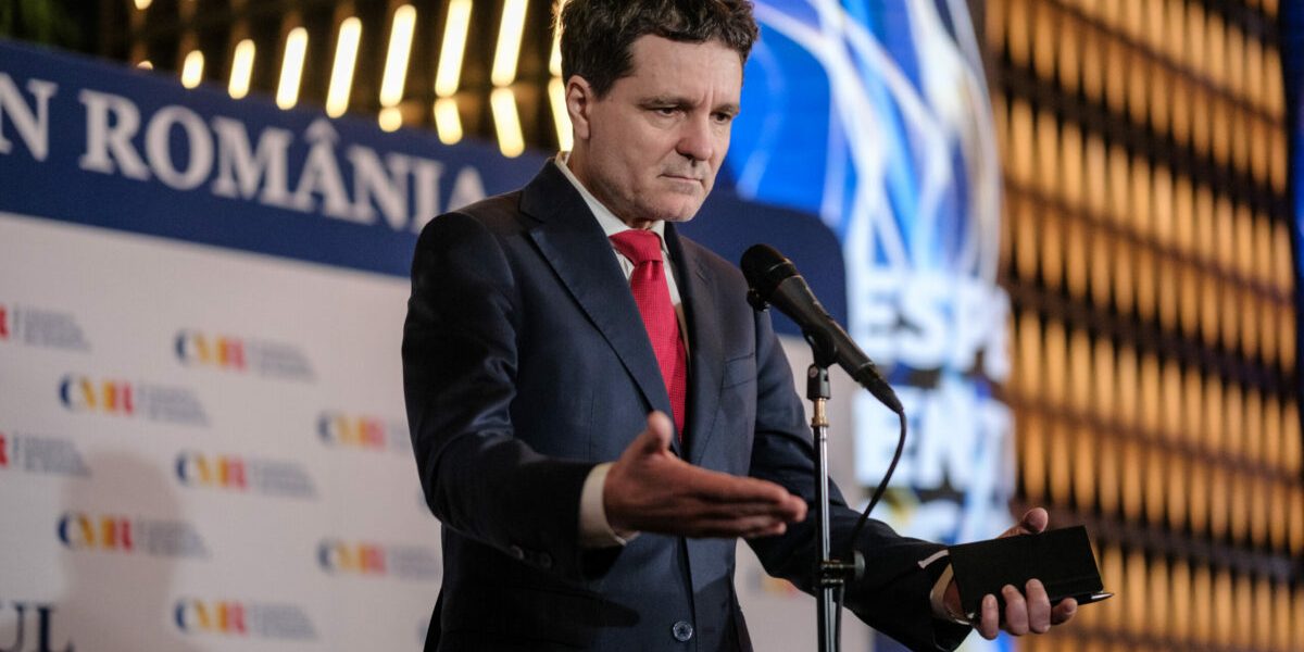 Cine a scos banii din buzunar pentru „oamenii ăștia”?