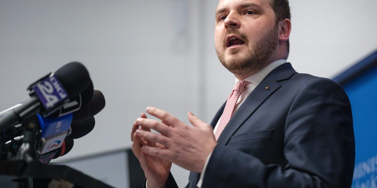 Bolnav de gripă, dar la muncă? Risc mare: Îți pierzi banii!