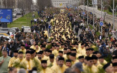 Mii de credincioși au participat la Pelerinajul de Florii în București Bucureștiul a fost scena unui eveniment religios de amploare sâmbătă, odată cu desfășurarea tradiționalului Pelerinaj de Florii