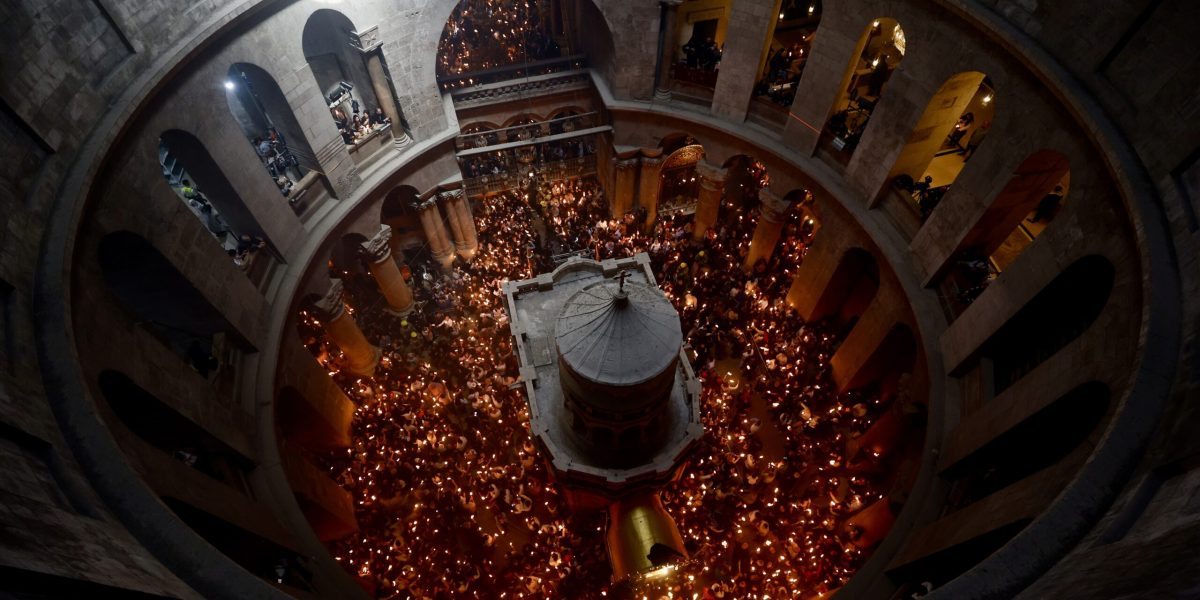 Lumina Învierii, mesaj de pace: Un viitor mai senin pentru Europa și România