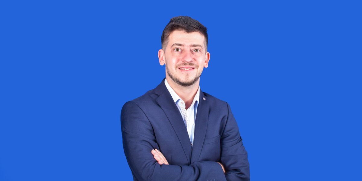 Inteligența Artificială transformă modul în care lucrează companiile, preluând sarcini repetitive și schimbând rolul angajaților