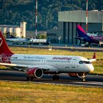 Una dintre cele mai importante companii aviatice din România tocmai a anunțat că și-a vândut jumătate din acțiuni