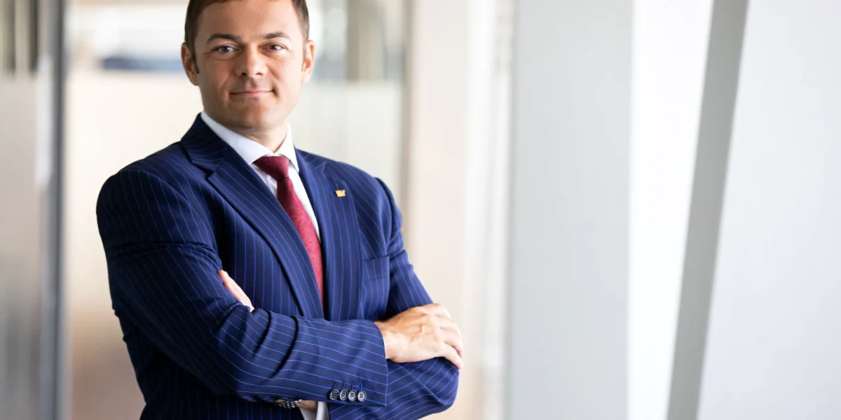 România, pe cale să intre în rândul economiilor dezvoltate: Aderarea la OCDE, un pas major București – România se pregătește să facă un pas important spre integrarea în lumea economiilor dezvoltate prin aderarea la Organizația pentru Cooperare și Dezvoltare Economică (OCDE)