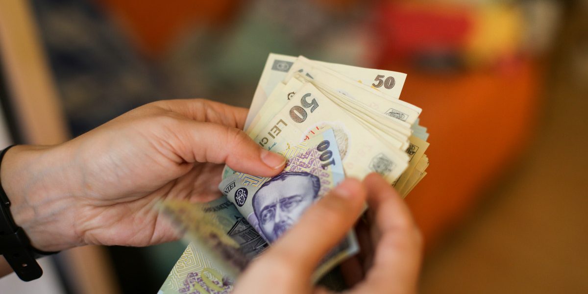 Alocațiile și indemnizațiile sociale se plătesc mai devreme în aprilie. Când intră banii potrivit ANPIS