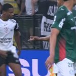 Eliminat de VAR după ce s-a atins în zona intimă