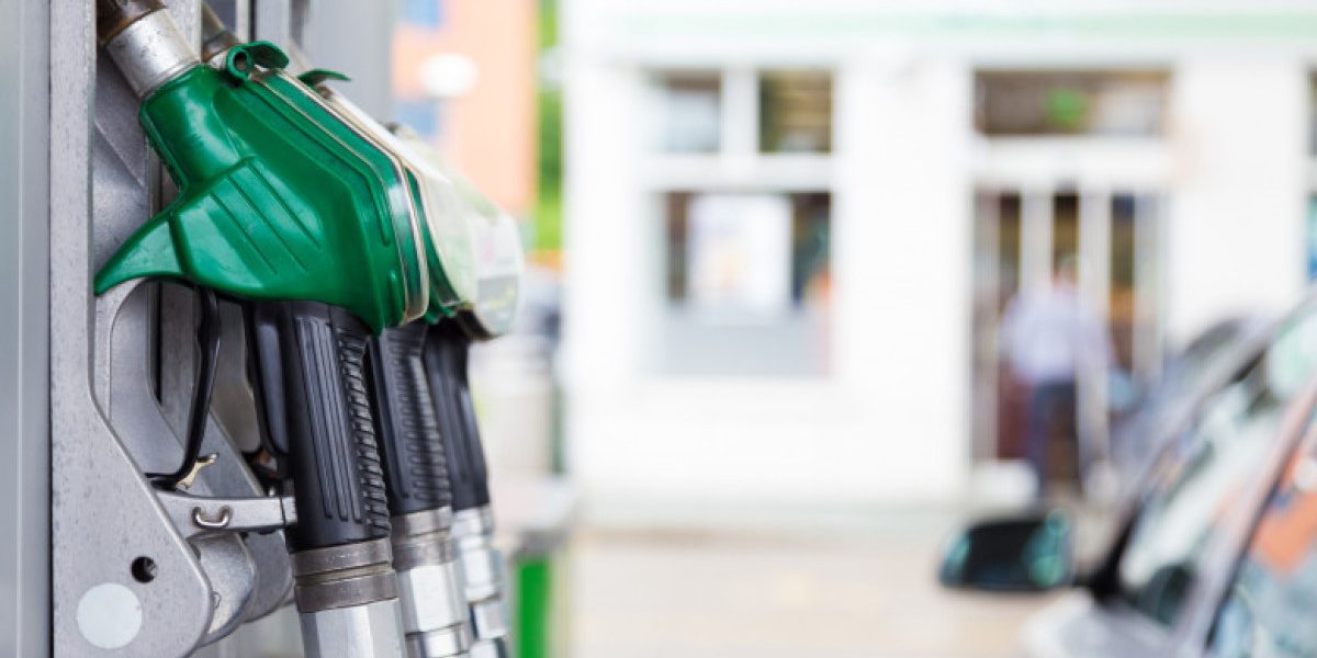 Cât costă benzina și motorina în marile rețele. Prețul petrolului scade pe fondul semnalelor privind reluarea dialogului SUA-Iran