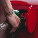 Prețuri mai mici la carburanți: Unde găsești cea mai ieftină benzină în România
