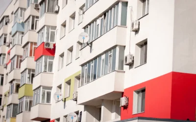 Blocurile, cheltuieli ascunse: Cine achită întreținerea liftului în România