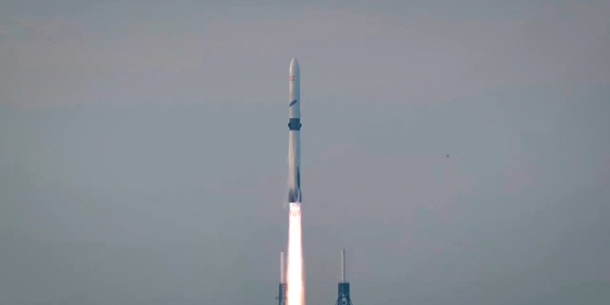 Blue Origin REUȘEȘTE: Prima rachetă New Glenn, REUTILIZATĂ cu succes