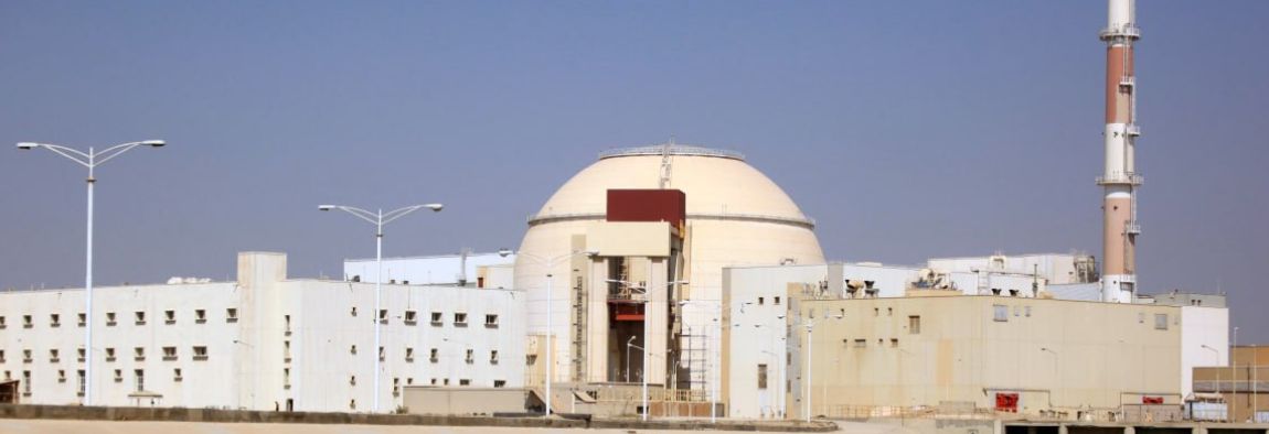 Un atac aerian comun american-israelian a vizat sâmbătă instalația nucleară de la Bushehr din Iran, soldat cu moartea unui agent de securitate, conform agenției IRNA
