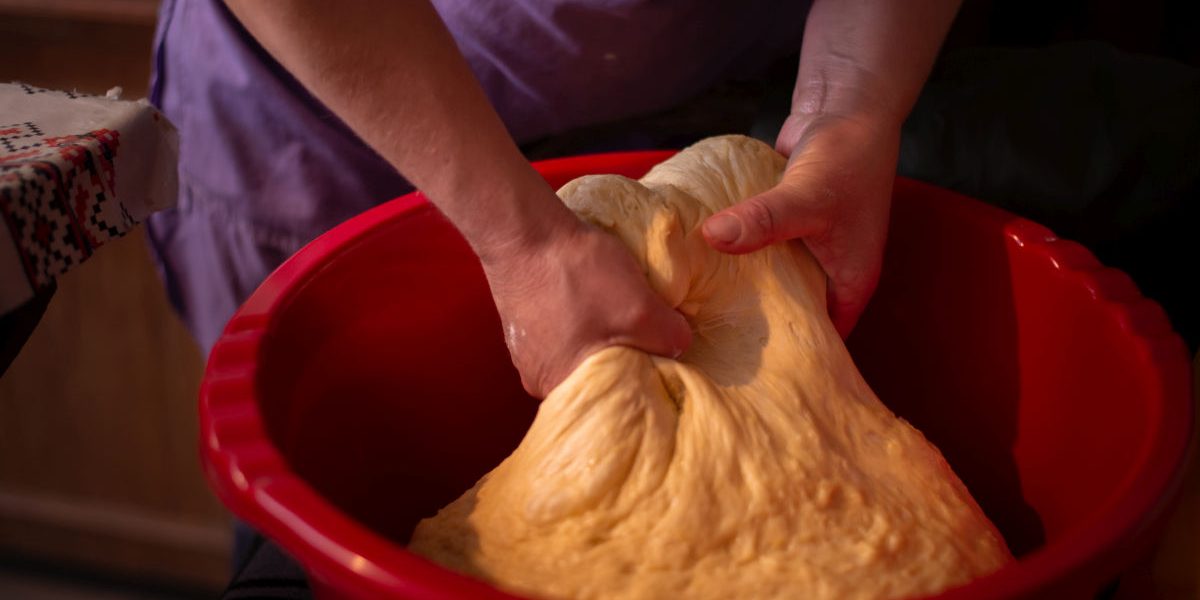 Succesul cozonacului, secretul timpului de dospire Unul dintre cele mai importante aspecte în pregătirea cozonacului este dospirea aluatului