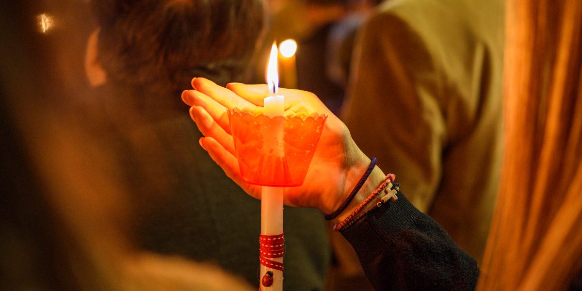 Lumânarea de la Înviere: Când o mai poți aprinde și ce nu știai să faci cu ea