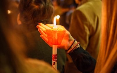 Lumânarea de la Înviere: Când o mai poți aprinde și ce nu știai să faci cu ea