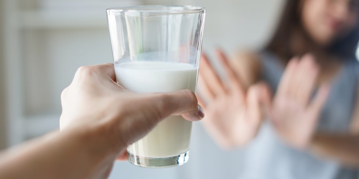 Laptele și Parkinson: Avertisment DUR al neurologilor. Ce trebuie să știm