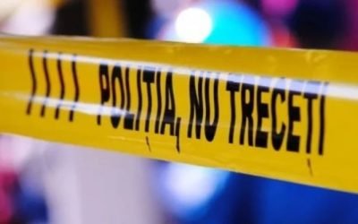 Un copil de 12 ani a murit după ce a căzut de la etajul patru al unui bloc din Pitești, unde locuia într-un apartament de tip familial