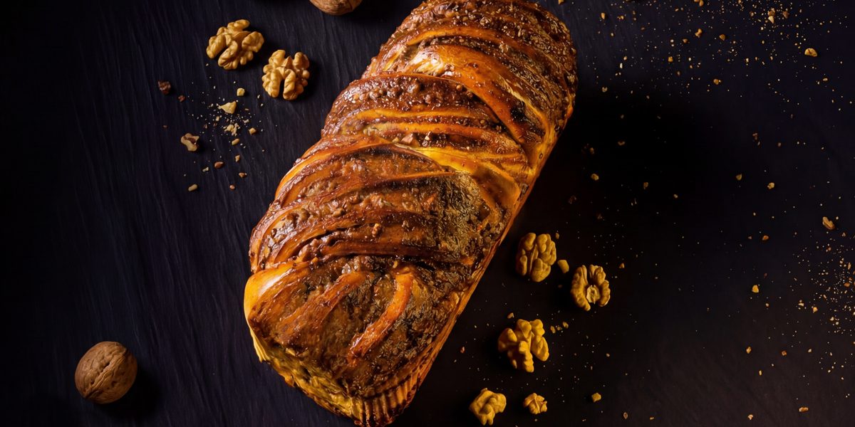 Cozonac accesibil pentru sărbătorile pascale: LUCA anunță un preț de 39,99 lei Lanțul de patiserii LUCA introduce în oferta sa pentru sărbătorile pascale un cozonac la prețul de 39,99 lei