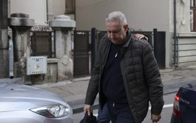 Directorul ARR, Cristian Anton, reținut de DNA într-un dosar de corupție Cristian Anton, directorul general al Autorității Rutiere Române (ARR), a fost reținut de procurorii Direcției Naționale Anticorupție (DNA) într-un dosar ce vizează fapte de corupție