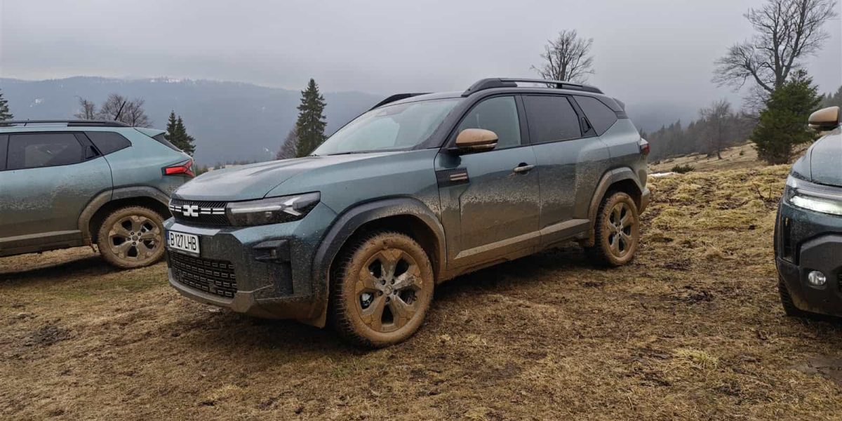 Noua generație Dacia Duster și Bigster, echipate cu tracțiune integrală, cutie automată și un sistem hibrid inovator, au fost testate pe drumurile din România