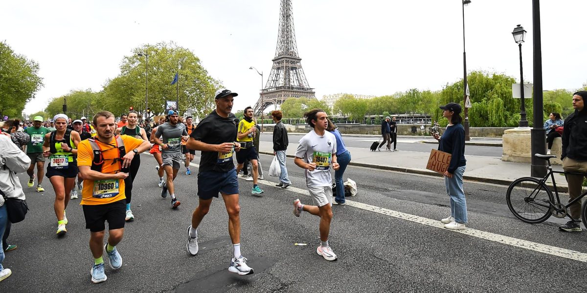 Aproape 60.000 de alergători se pregătesc să invadeze străzile din PARIS la Maratonul din 12 aprilie