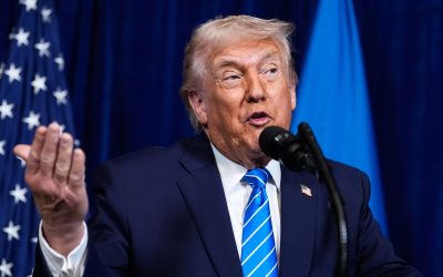 Trump vorbește despre războiul din Iran: „Aș lua petrolul, l-aș păstra și am câștiga o grămadă de bani” Fostul președinte american, DONALD Trump, a abordat recent, în cadrul unui eveniment la Casa Albă, subiectul războiului din Iran