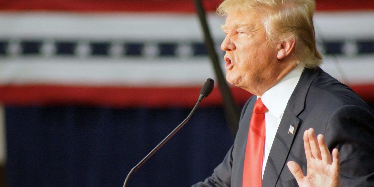 Nu va avea NICIODATĂ bombă atomică, promite Donald Trump