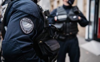 Elevă de 15 ani, înjunghiată într-un liceu din Franța