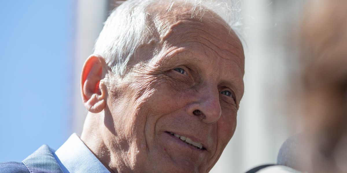 Fostul premier, Theodor Stolojan, susține că singura soluție pentru România în contextul tensiunilor din coaliția de guvernare este menținerea lui Ilie Bolojan în funcția de prim-ministru