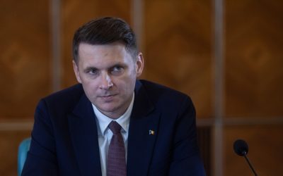 Bolojan pune „cuțitul” unde doare: Reformele încurcă interese mari