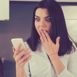 Atenție, români: Ce date salvate pe telefon vă pot lăsa fără bani!