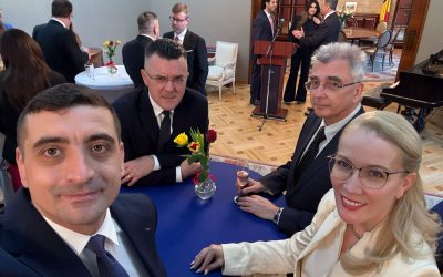 Simion și Dungaciu (AUR), prezenți la recepția ambasadorului SUA, după ce au votat împotriva cererii Washingtonului Liderii Alianței pentru Unirea Românilor (AUR), George Simion și Dan Dungaciu, au participat marți seara la recepția organizată de ambasadorul Statelor Unite ale Americii în România, Darryl Nirenberg, cu ocazia inaugurării mandatului acestuia la București