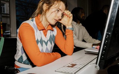 Tineri sabotori: Angajații GEN Z fricționați de AI își sabotează companiile