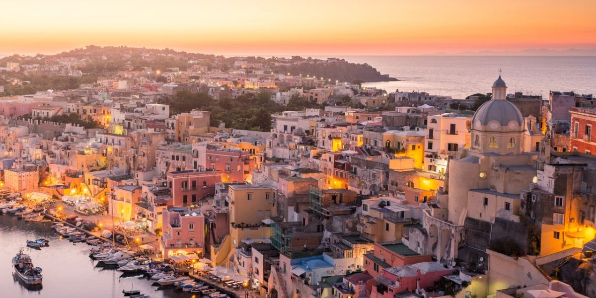 Alternativele Coastei Amalfi: Unde poți petrece superb, dar mai ieftin