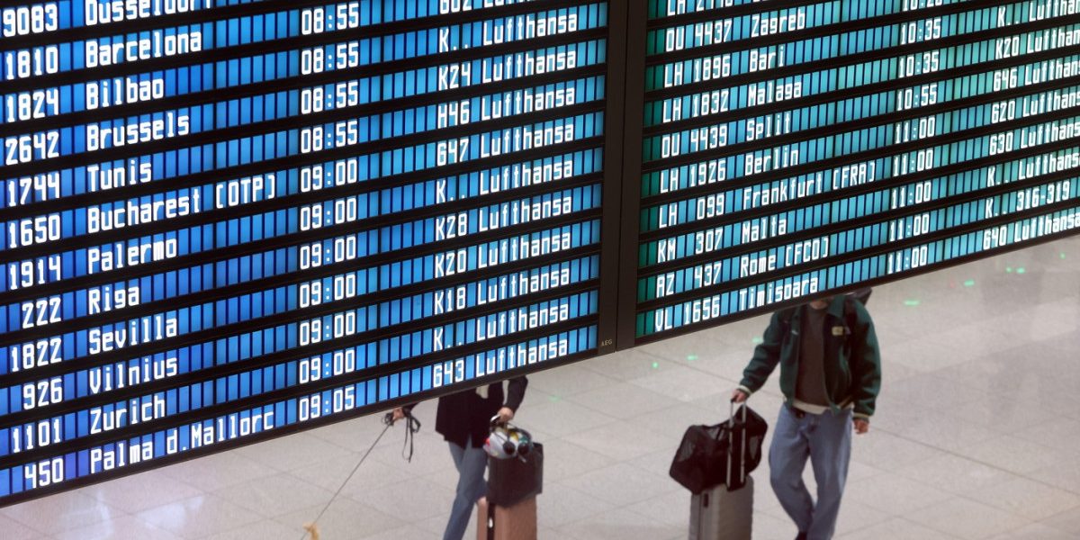 Sute de zboruri au fost anulate marți în Germania, din cauza grevei piloților de la Lufthansa