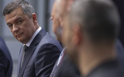 PSD înclină spre opoziție: Grindeanu anunță o majoritate covârșitoare a membrilor care cer ieșirea de la guvernare București – Majoritatea membrilor PSD care au luat cuvântul în cadrul dezbaterilor interne regionale, inclusiv la București-Ilfov, s-au pronunțat pentru ieșirea partidului de la guvernare, a anunțat miercuri președintele PSD, Sorin Grindeanu