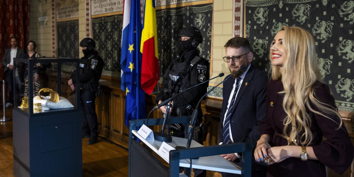 Schimbare neașteptată la Eurojust: Daniela Buruiană, înlocuită de Emilia Ioana Lionte Procurorul român Daniela Buruiană a fost înlocuită din funcția de reprezentant al României la Eurojust cu o zi înainte de anunțul recuperării unor importante artefacte istorice furate