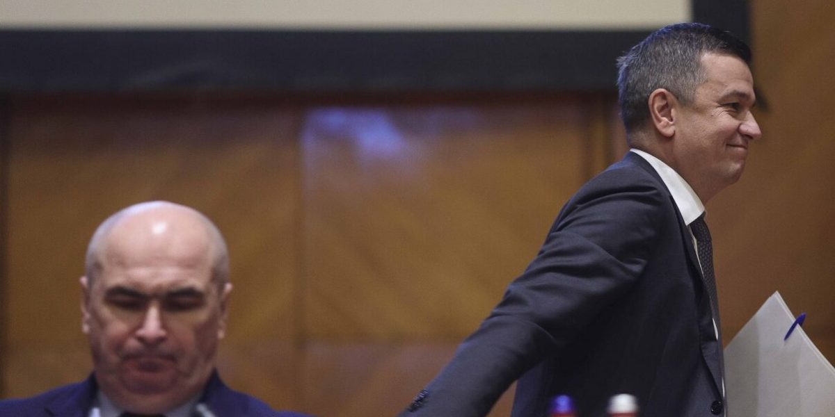 Bolojan, întrebat despre „cutiile de pantofi” și replicile lui Grindeanu Premierul Ilie Bolojan a fost confruntat cu o întrebare inedită, legată de „cutiile de pantofi”, în cadrul unui interviu la Europa FM