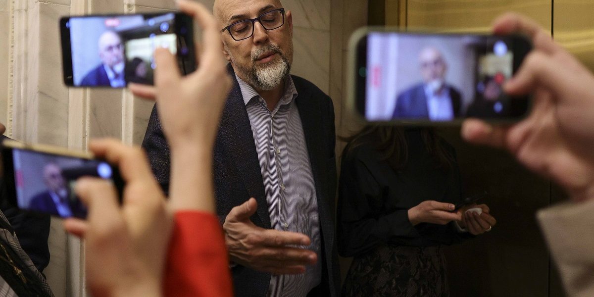 Nu ne facem vinovați: Apărarea României, fără „cenușă în cap”!