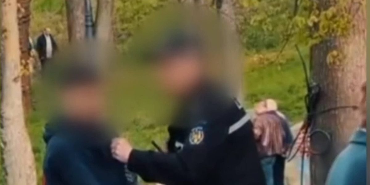 Polițist Local din Craiova, acuzat de brutalitate în parc: Copil victima