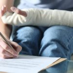 CNAS verifică concediile medicale: Plata certificatelor suspecte, SUSPENDATĂ