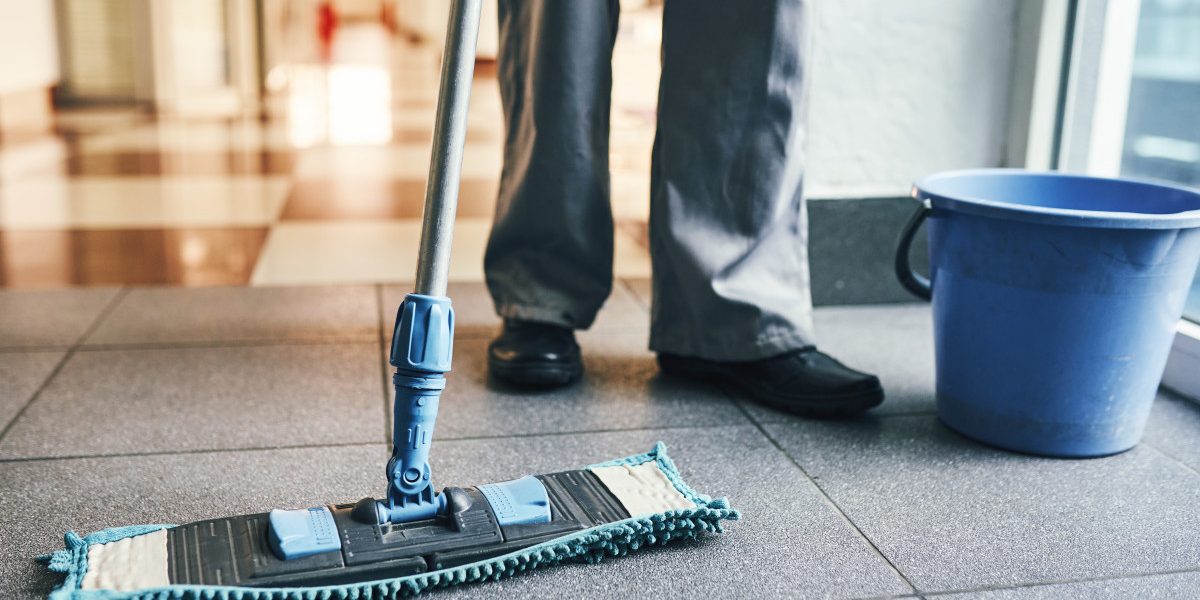 Ministerul Economiei scoate la licitație contract de 1,5 milioane lei pentru curățenie