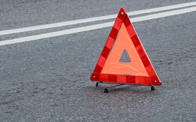 Accident TERIBIL în Caraș-Severin: Șofer mort, trei copii și o femeie, răniți
