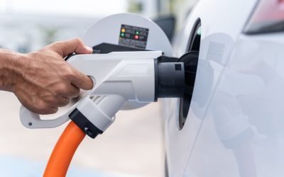 Vânzări record la electrice în UE, pe fondul scumpirii benzinei. Ce e în România?