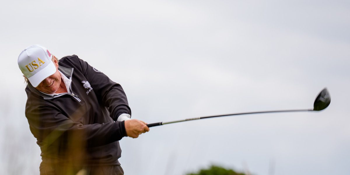 Un an de la taxele lui Trump: Economia globală, pe tobogan