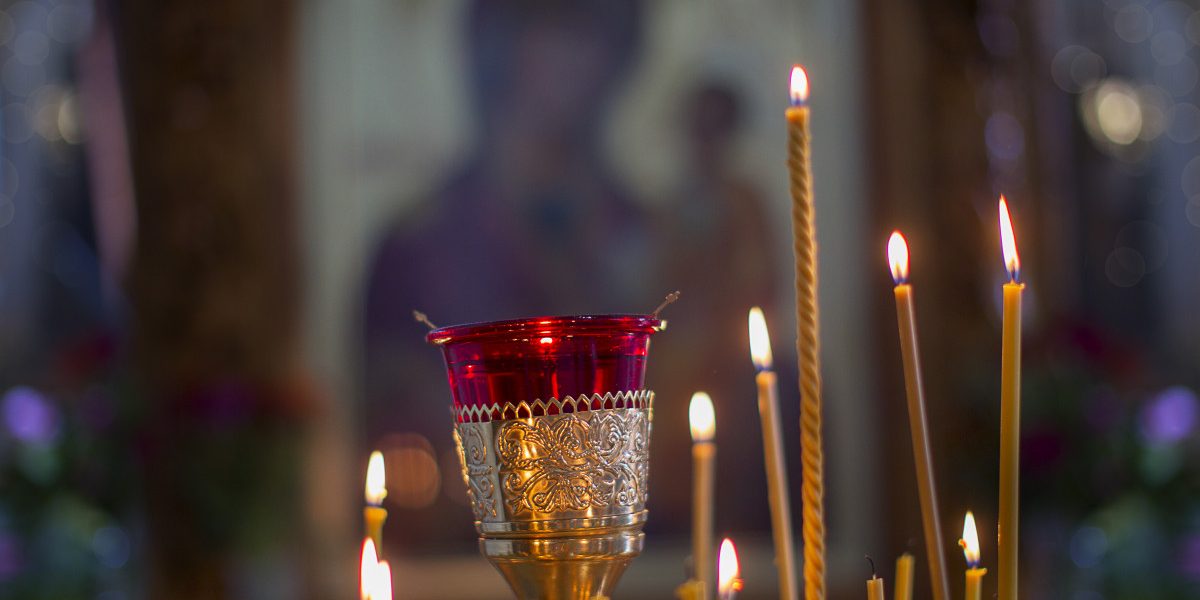 Sâmbăta Mare 2026: Ce tradiție vitală respectă românii în Noaptea Învierii?