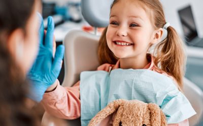 Un milion de elevi români, neglijați de medicii stomatologi: lipsa cabinetelor școlare, o problemă majoră Peste un milion de elevi din România nu beneficiază de consultații stomatologice în școli, deși ar trebui să aibă parte de ele