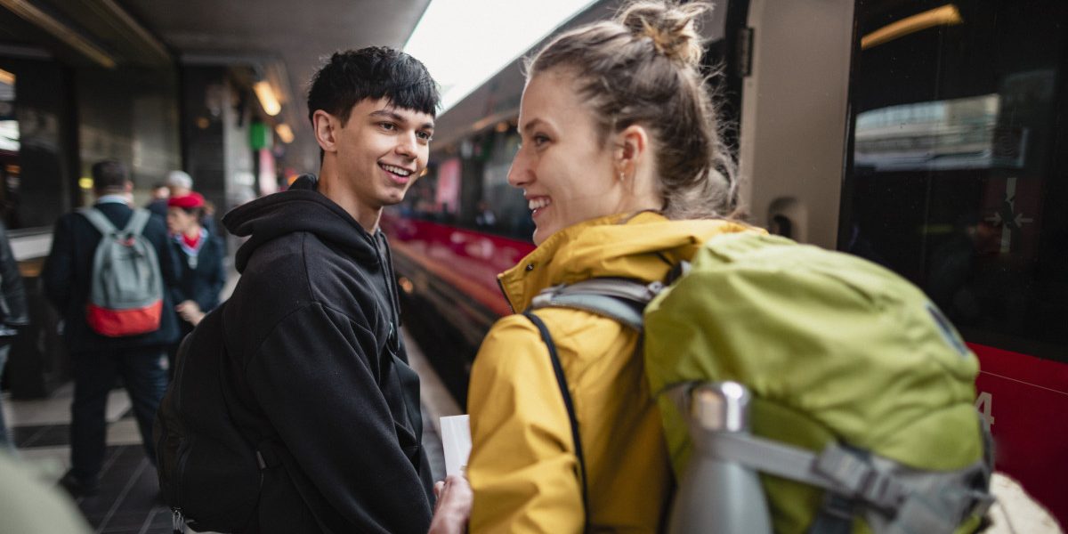 Tineri români de 18 ani pot călători gratuit prin Europa cu DiscoverEU Bucurie pentru tinerii români! Comisia Europeană a lansat o nouă rundă de înscrieri pentru programul DiscoverEU, oferind șansa unei aventuri europene gratuite