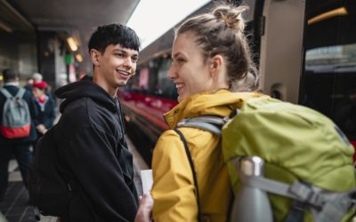 Tineri români de 18 ani pot călători gratuit prin Europa cu DiscoverEU Bucurie pentru tinerii români! Comisia Europeană a lansat o nouă rundă de înscrieri pentru programul DiscoverEU, oferind șansa unei aventuri europene gratuite