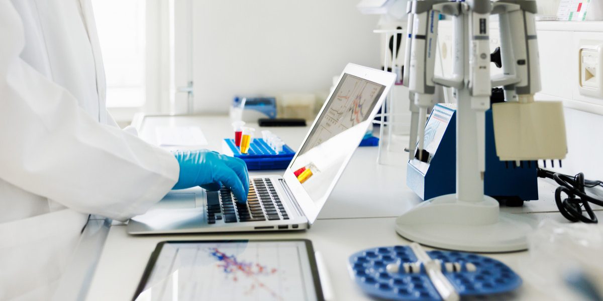 Plasture inteligent: Revoluție în tratarea melanomului, fără operație