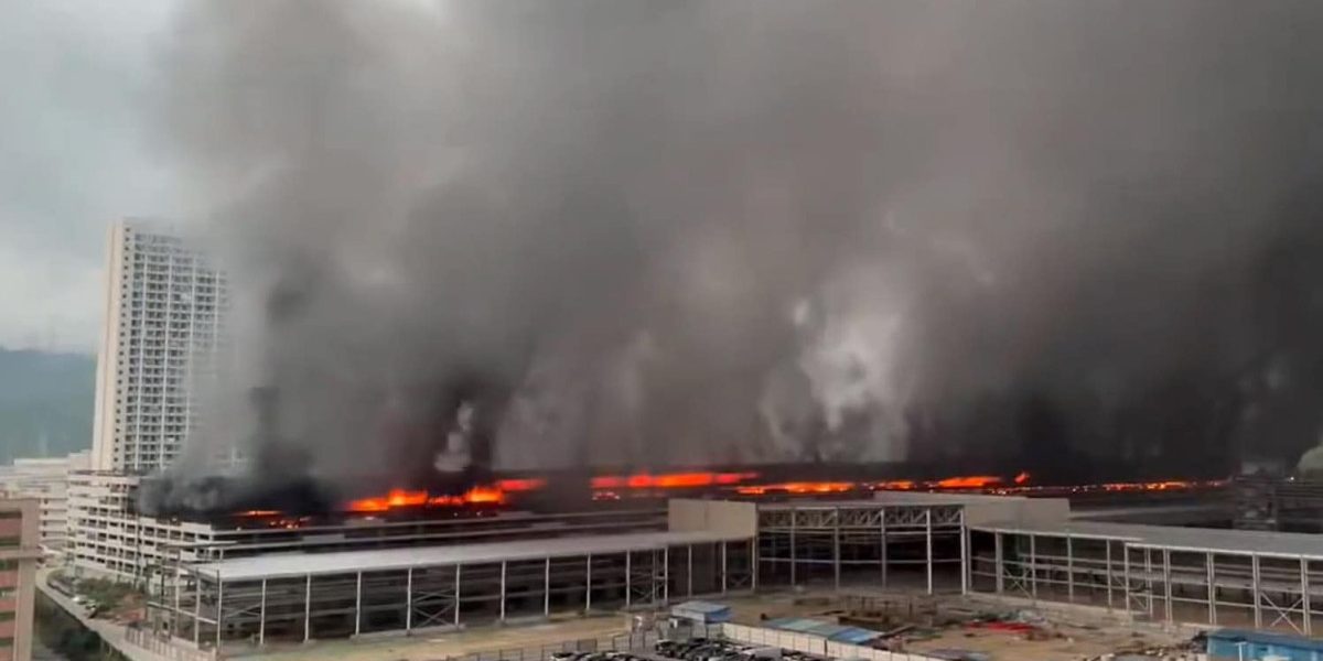 Incendiu uriaș la o fabrică de mașini electrice din China